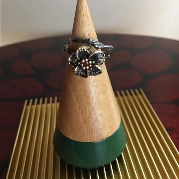 Flower ring size 7 - Picture 4 of 4